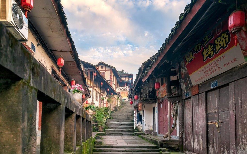 七旬老太在莒南被救助,高1米5,穿红色棉服、黑色裤子