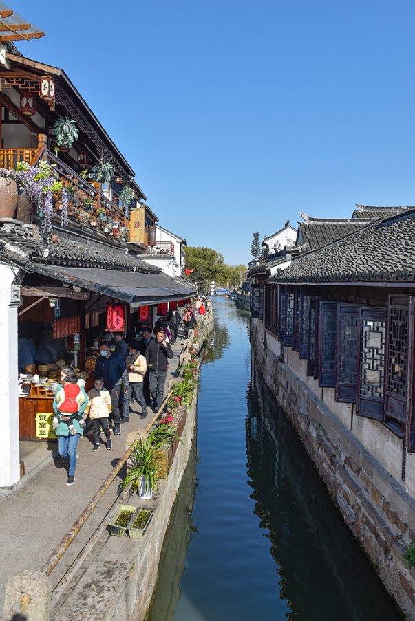 机智问答网页-智慧答案尽在为什么有的女生不管在恋爱还是婚姻中,老是有事不说,还想一出是一出,突然想法就又变了?